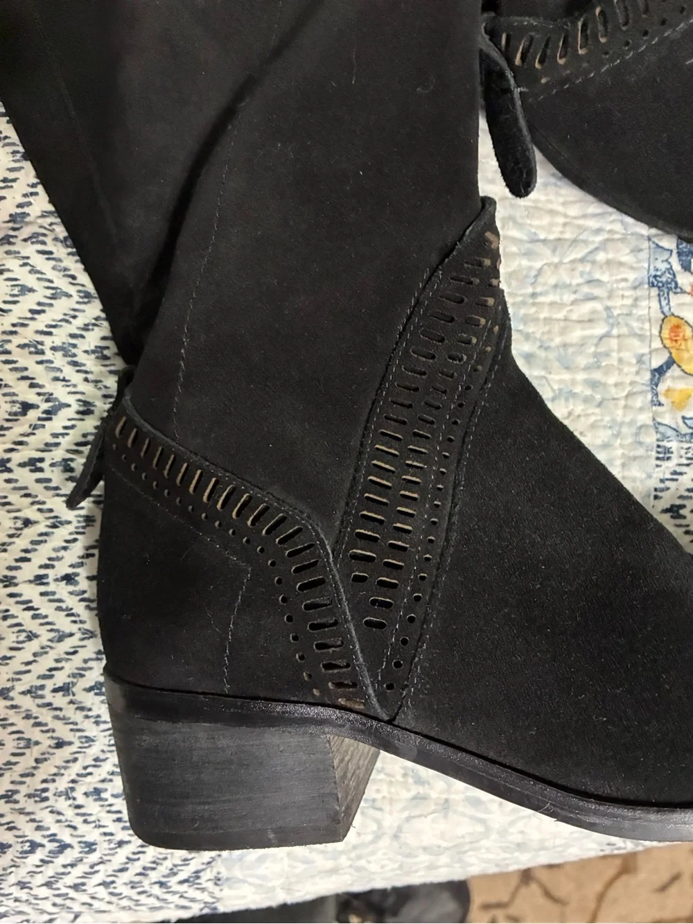 Vince Camuto Karinda boot in black suede leather-7.5 M **mint!!